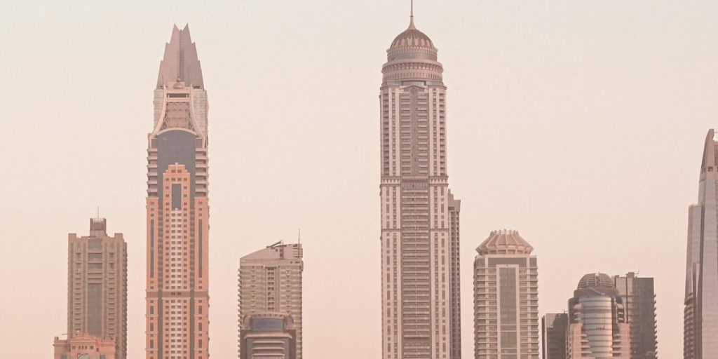 This guide explains how to build the right team to invest in Dubai luxury villas in 2026, showing why developers, brokers, legal experts, valuers, and designers...