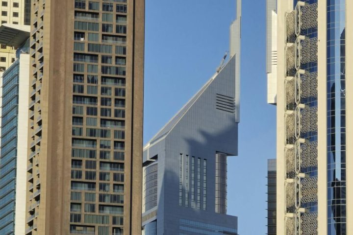 How to Find a Trusted Dubai Real Estate Broker for Your Luxury Villa Purchase