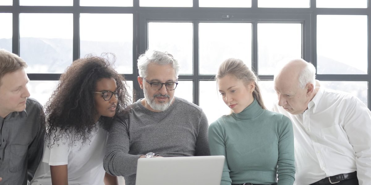 Forward-thinking brokers integrate AI, VR, and smart home technology to offer cutting-edge service in a evolving market.