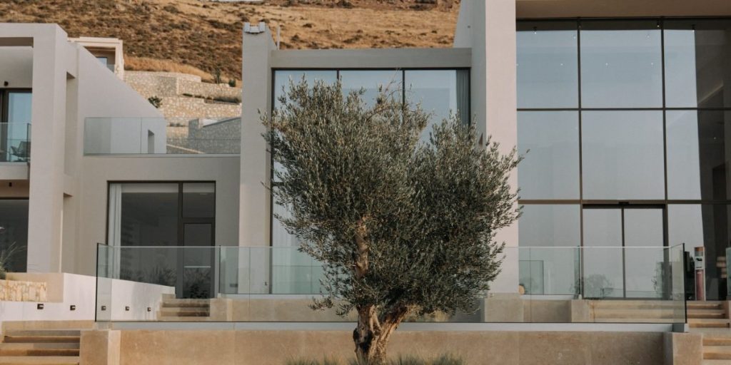 This article explains why Ras Al Khaimah beach villas are drawing high-net-worth individuals and investors in 2026, showing real market momentum, product types...