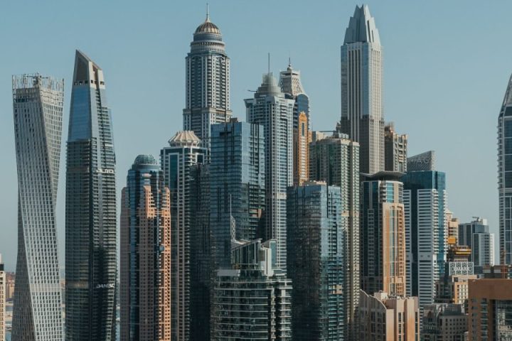 How to Choose the Top Real Estate Brokers in Dubai for Luxury Villa Investments