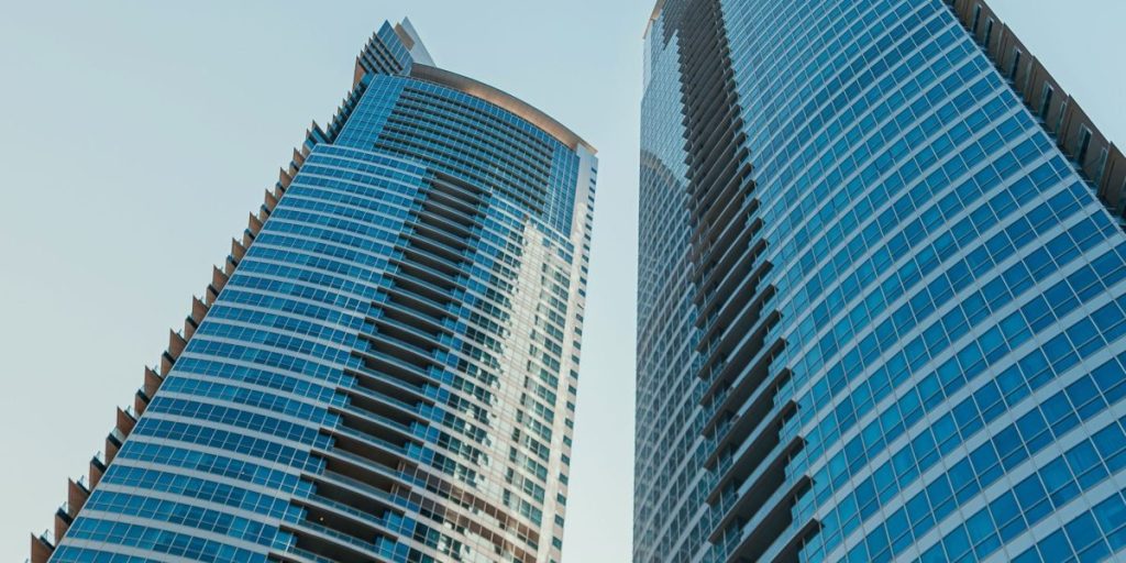 This article explains why selecting the right real estate brokerage is essential for buyers of luxury villas in Palm Jebel Ali in 2026. It outlines current mark...
