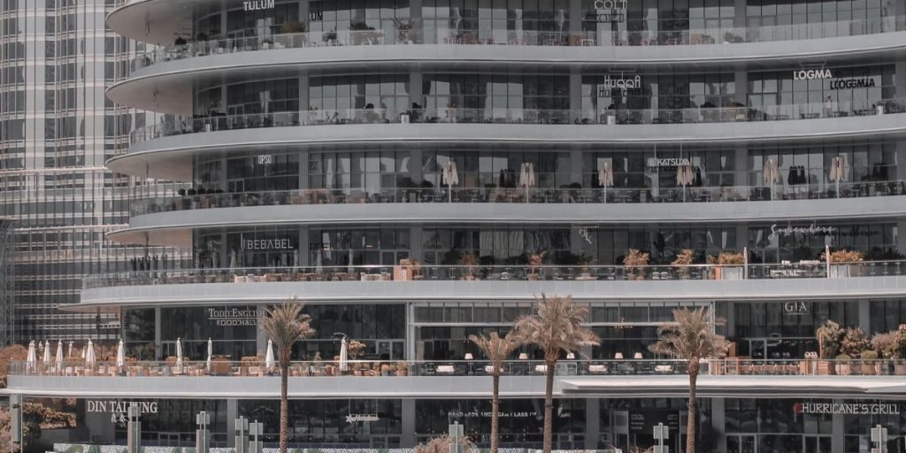 This article explains why Dubai's luxury real estate market is a critical opportunity in 2026, summarising strong early‑year sales, international demand from HN...