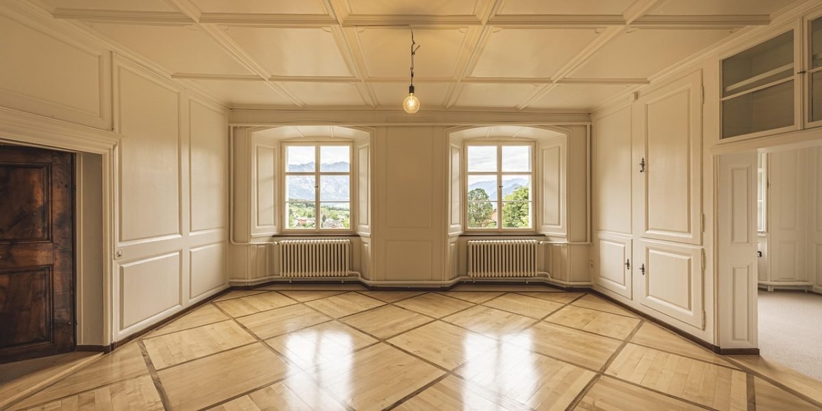 A client discusses investment needs with a knowledgeable real estate agent.