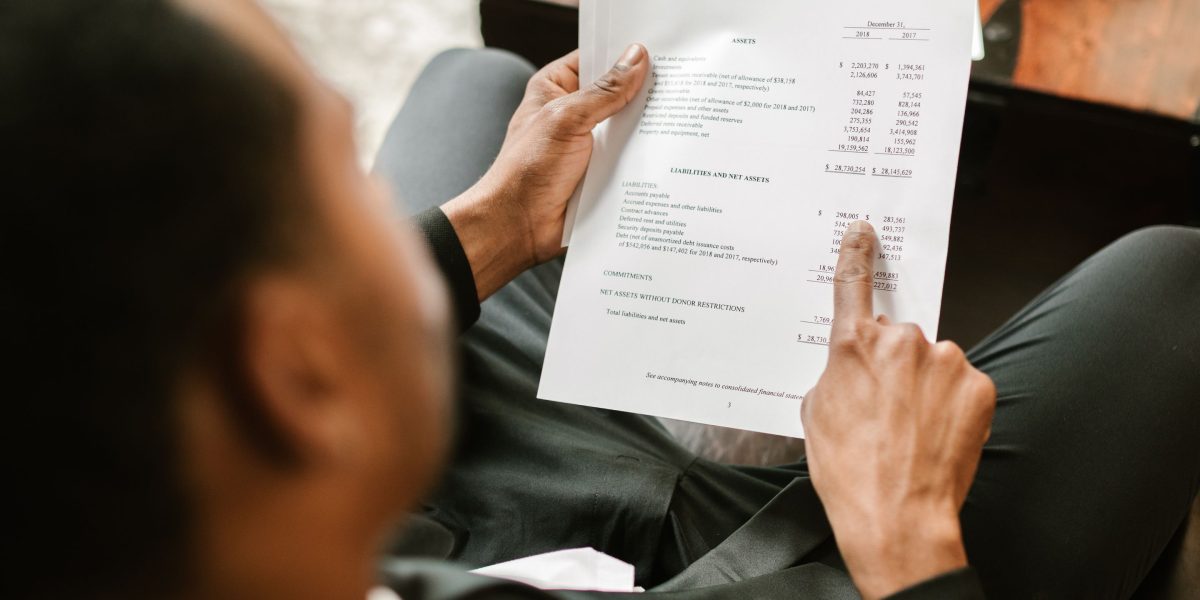 An investor meticulously reviewing details, symbolizing the pursuit of premium homes and strong returns in Dubai's luxury market.